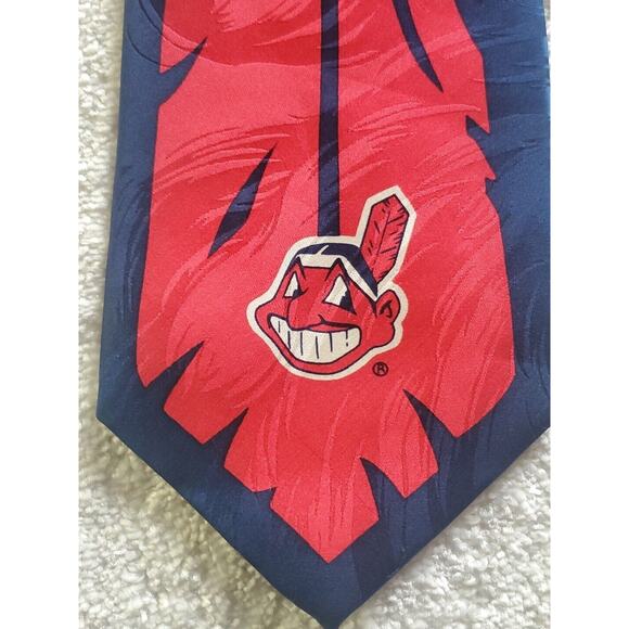 Vintage 100% Silk Cleveland Indians Wahoo Feather Neck Tie Red Blue USA - Picture 2 of 8